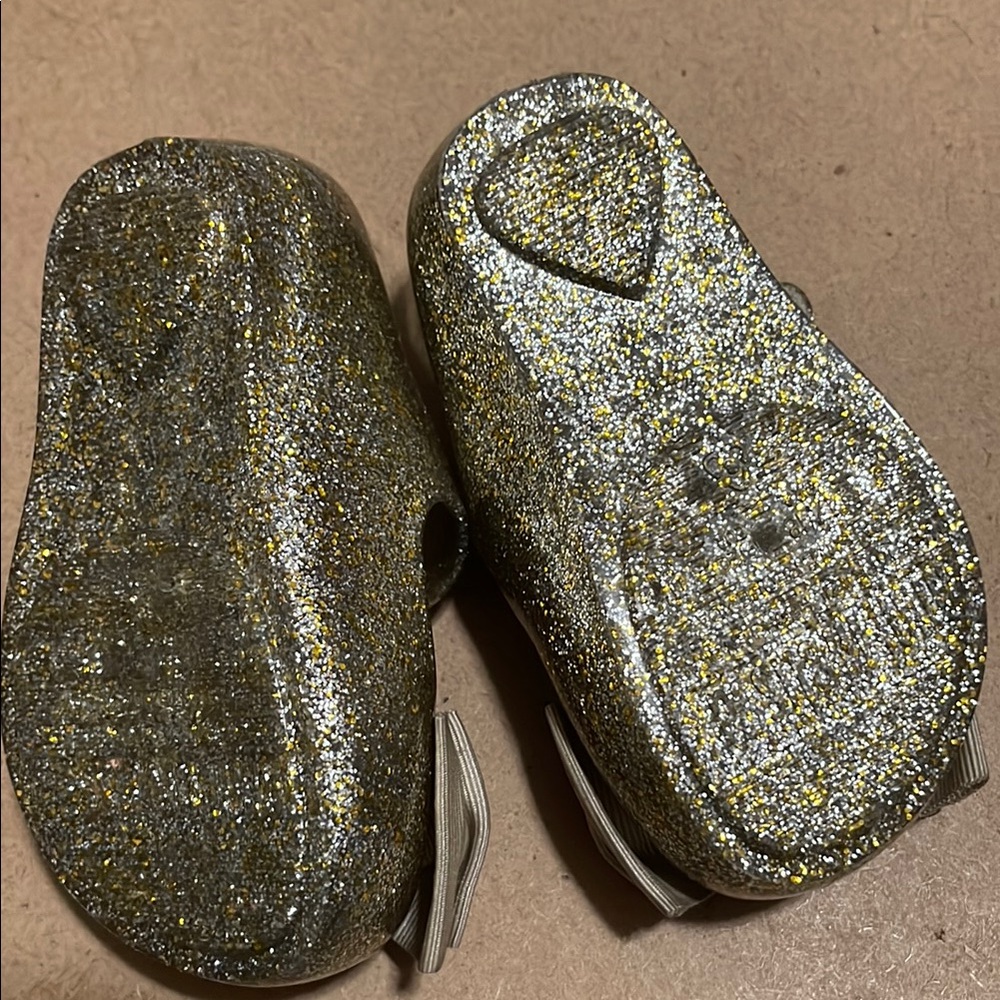 Mini Melissa Kids Glitter Gold Shoes with Bow - Picture 4 of 4